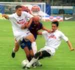 Mecz Amica Wronki - Pogon Szczecin. N / z. (L) 4-Dariusz Dudka-Amica, 15-Maciej Kaczorowski-Pogon, 22-Marek Bajor-Amica Foto: PAP